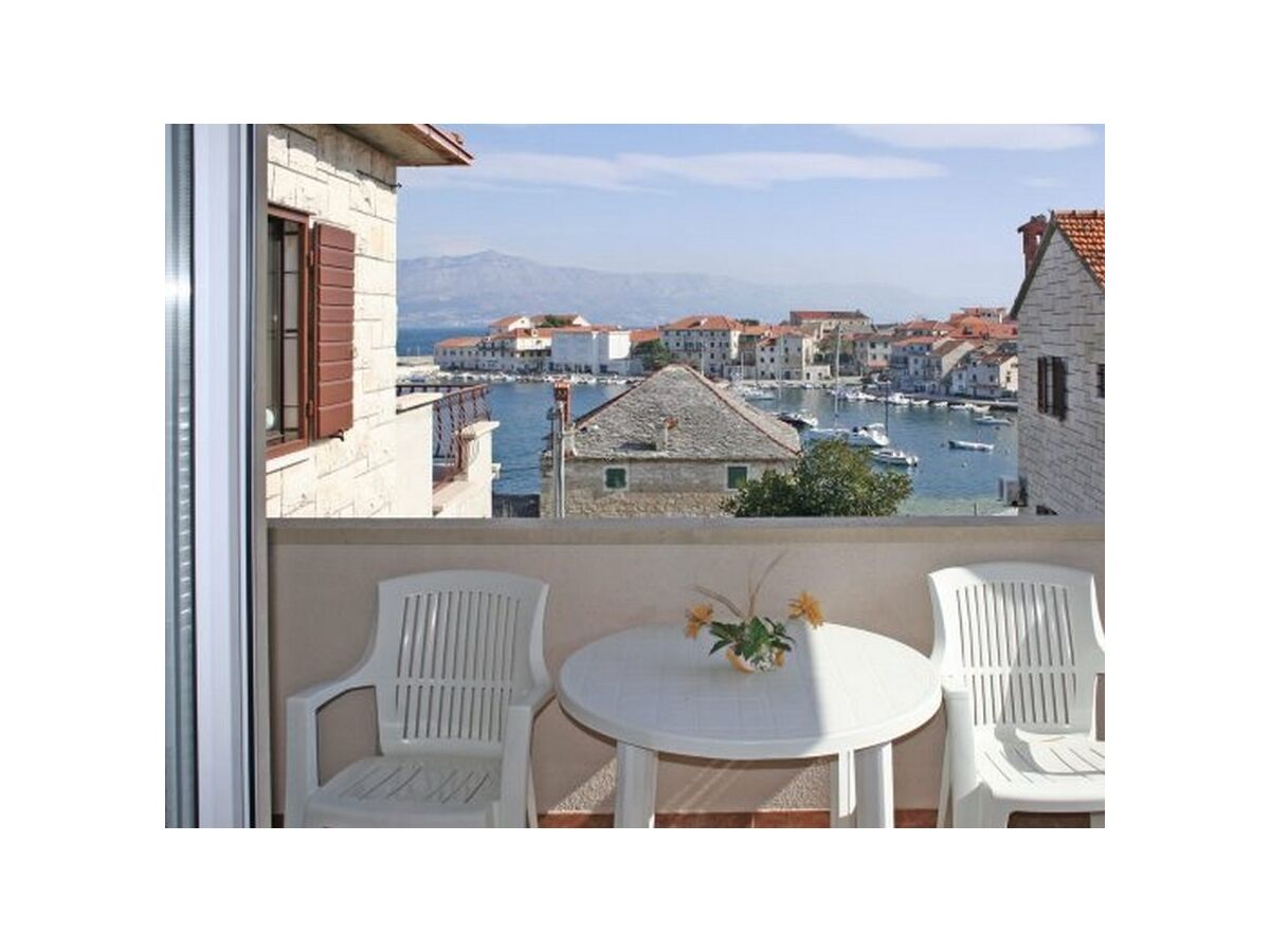 Apartment One bedroom apartment near beach Postira, Brač A-14902-b