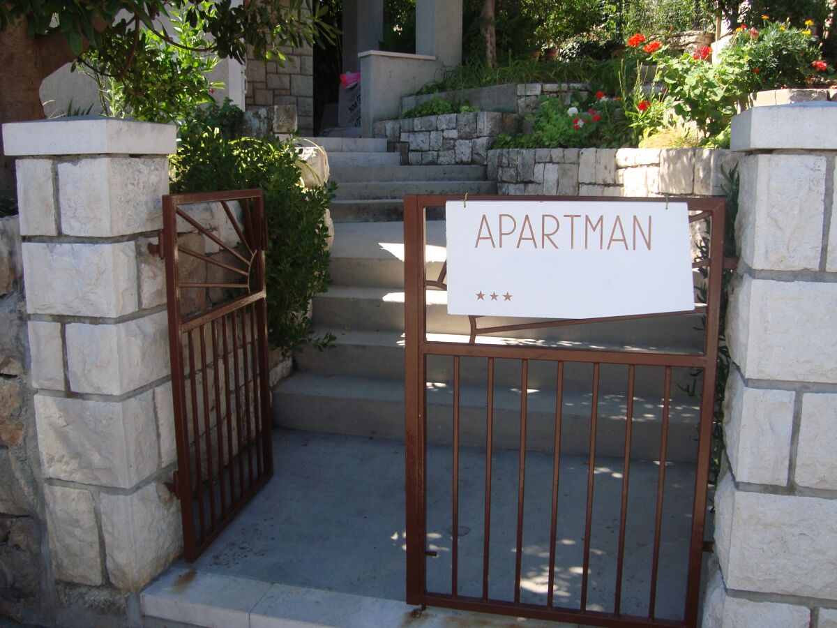 Apartment One bedroom apartment near beach Postira, Brač A-14902-b - Outdoor photo 4