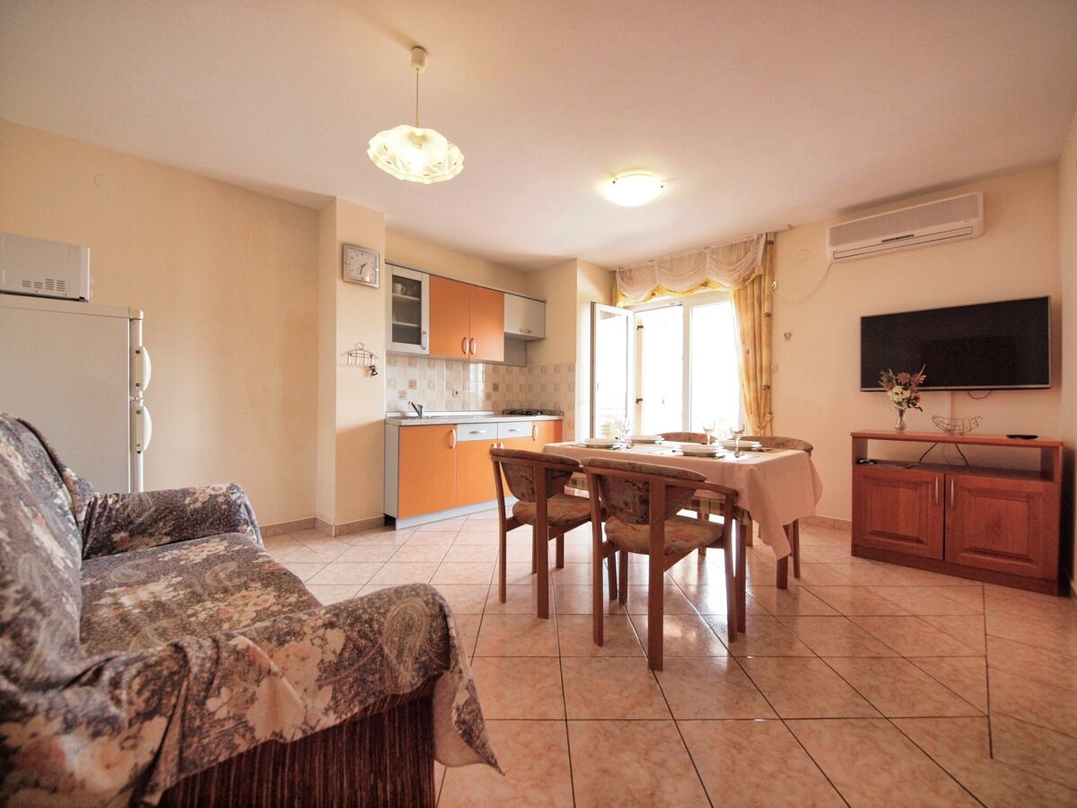 Apartment Two bedroom apartment near beach Srima - Vodice, Vodice A-15621-b - Outdoor photo 5