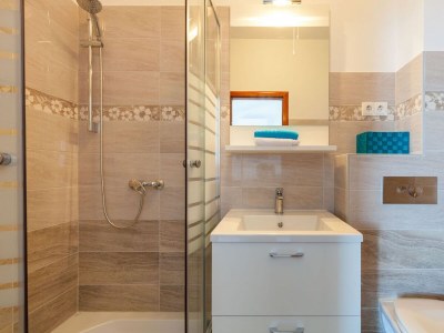 Apartment Two bedroom apartment with terrace and sea view Stanići, Omiš A-17894-a - Outdoor photo 15