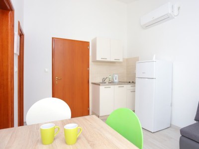 Apartment One bedroom apartment with terrace and sea view Stanići, Omiš A-17894-d - Outdoor photo 9