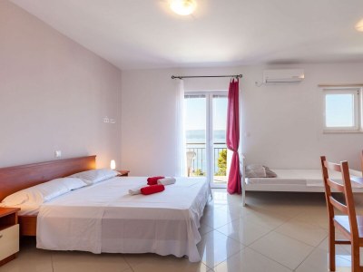 Apartment Studio flat with balcony and sea view Stanići, Omiš AS-17894-a - Outdoor photo 10