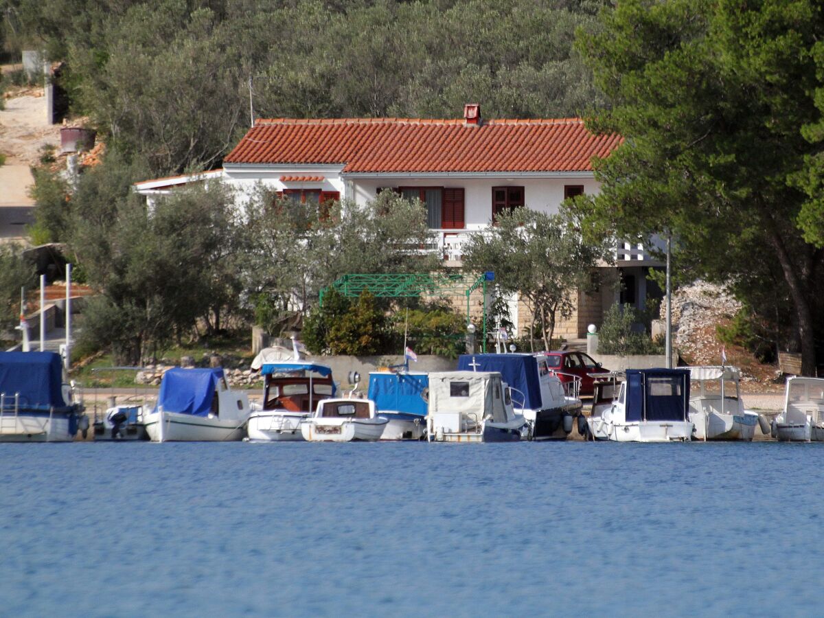 Apartment One bedroom apartment with terrace and sea view Cove Mala Lamjana, Ugljan A-8449-b