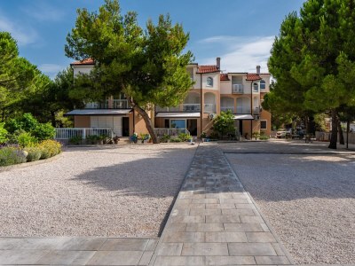 Apartment Two bedroom apartment with balcony and sea view Vir - Kozjak, Vir A-21540-a in Vir - Apartment