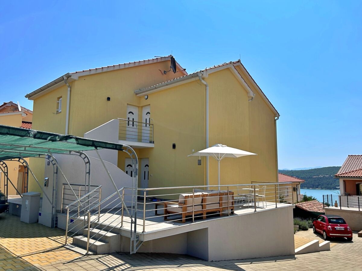 Apartment Two bedroom apartment with balcony and sea view Čižići, Krk A-22046-b - Outdoor photo 5