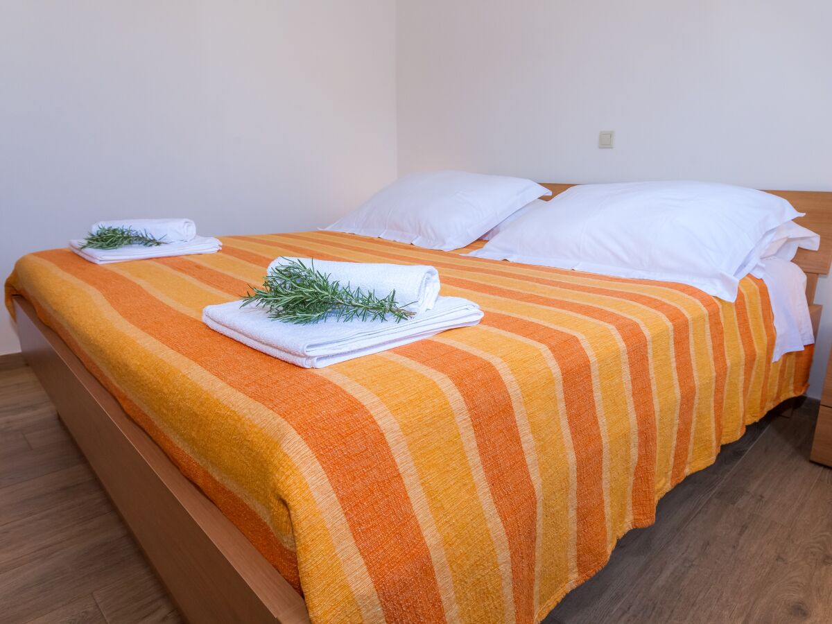 Apartment One bedroom apartment near beach Veli Rat, Dugi otok A-11525-c