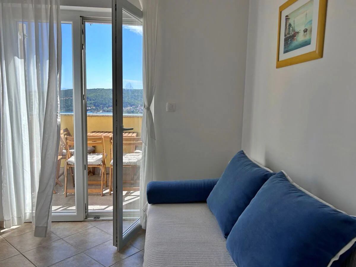 Apartment Two bedroom apartment with balcony and sea view Čižići, Krk A-22046-e