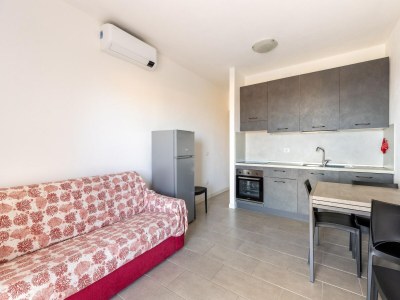 Apartment Air-conditioned, in residence, with pool and patio - Features photo 11