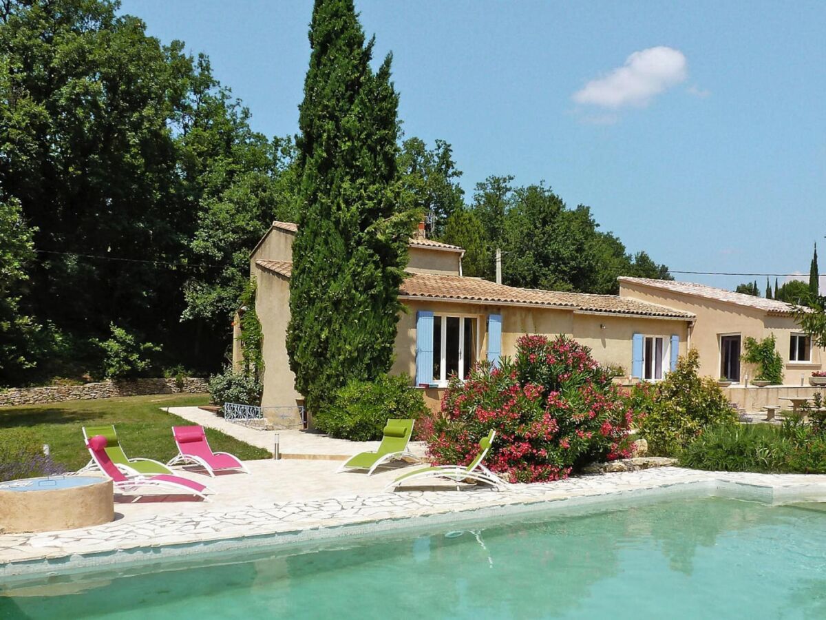 Holiday house holiday home in Puyméras with garden