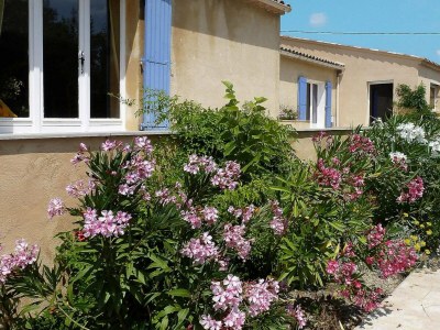 Holiday house holiday home in Puyméras with garden - Outdoor photo 4