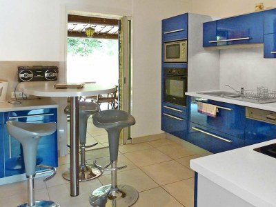 Holiday house holiday home in Puyméras with garden - Features photo 11