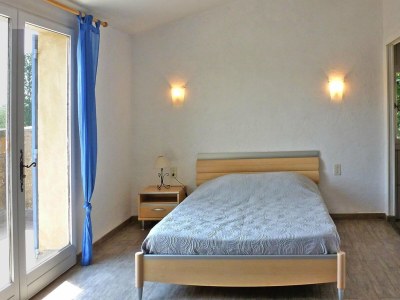 Holiday house holiday home in Puyméras with garden - Features photo 12