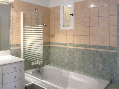 Holiday house holiday home in Puyméras with garden - Features photo 17