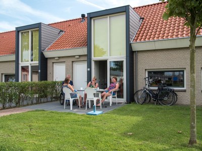 Bungalow For 4 people in the holiday resort Broedershoek in Koudekerke - Bungalow
