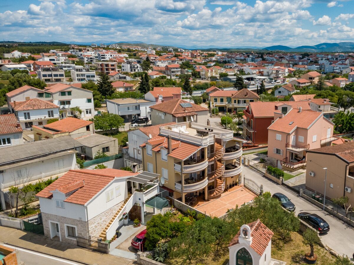 Apartment Two bedroom apartment with terrace Vodice A-13973-d - Outdoor photo 3