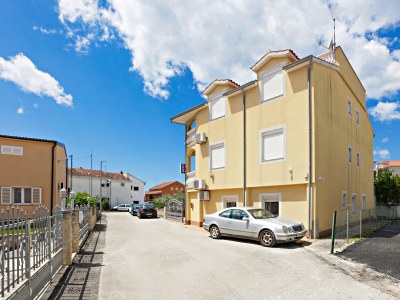 Apartment Two bedroom apartment with terrace Vodice A-13973-d - Outdoor photo 7