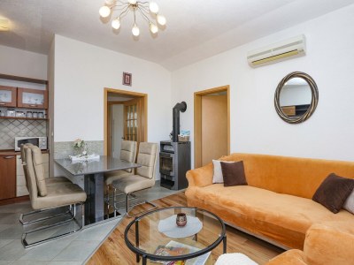 Apartment Two bedroom apartment with terrace Vodice A-13973-d - Outdoor photo 16