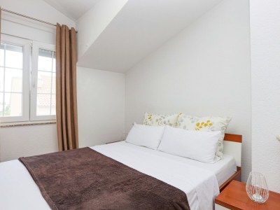 Apartment Two bedroom apartment with terrace Vodice A-13973-d - Outdoor photo 27