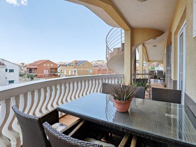 Apartment Two bedroom apartment with terrace Vodice A-13973-d - Outdoor photo 34
