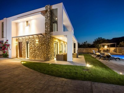 Villa Luxurious Villa with private pool. - Outdoor photo 10