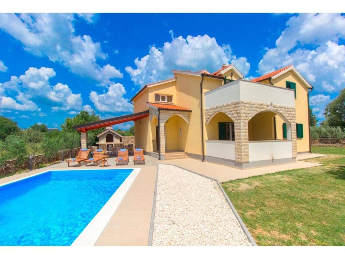 Holiday house Four Bedroom Villa with the pool