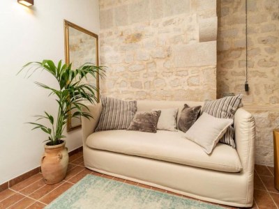 Holiday house Historic Han Hideaway Double Room 6 - Features photo 10