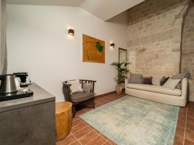 Holiday house Historic Han Hideaway Double Room 9 - Features photo 5