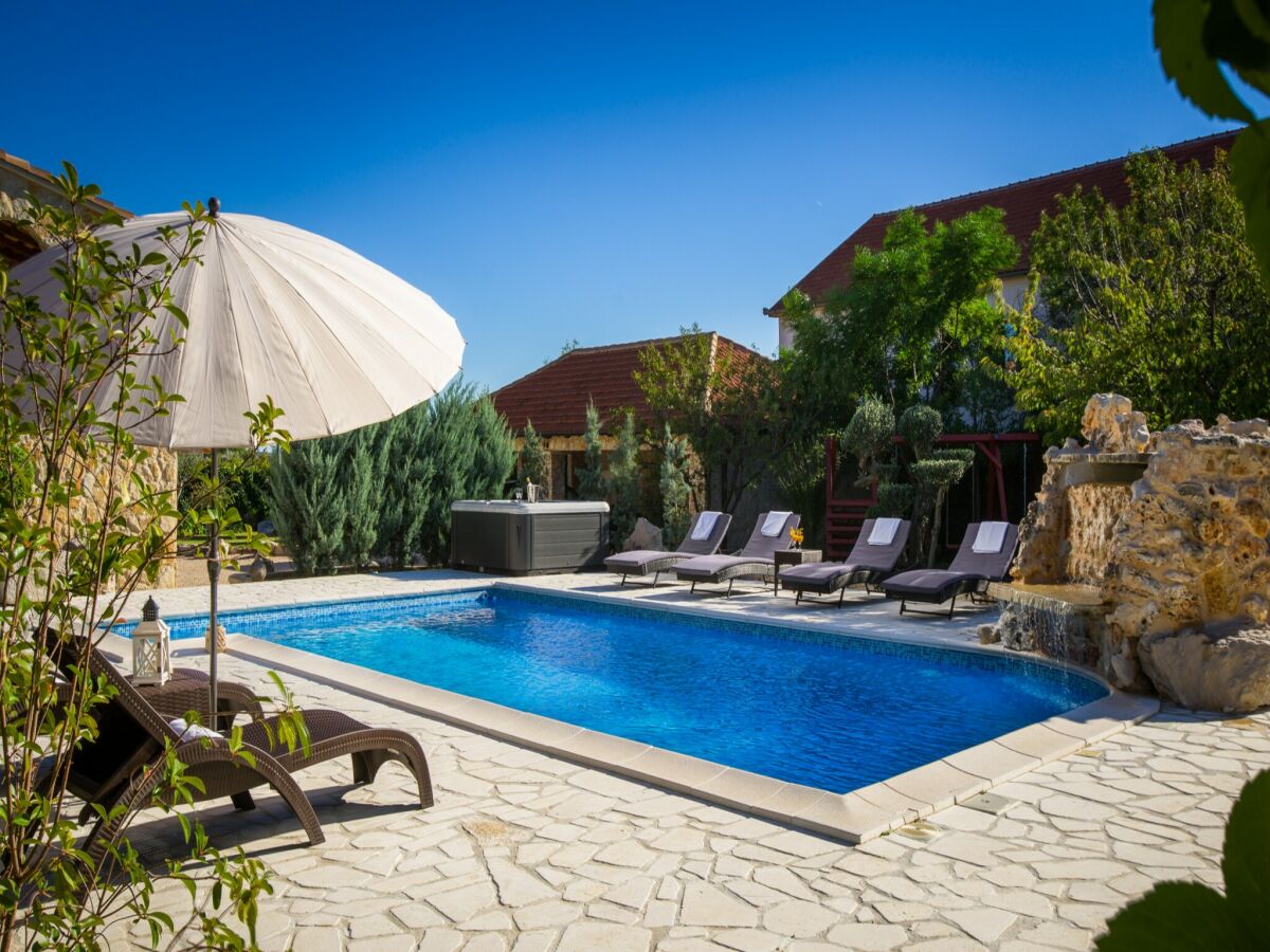 Holiday house Heated Pool Villa near Sibenik - Outdoor photo 2