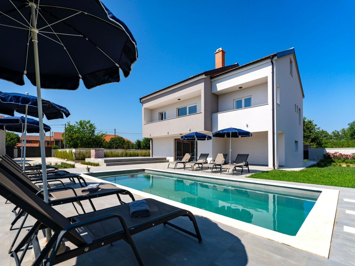 Holiday house Villa with Pool and Sauna in Galovac