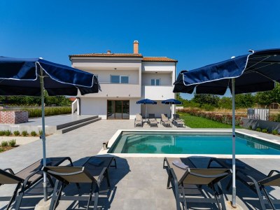 Holiday house Villa with Pool and Sauna in Galovac - Outdoor photo 15