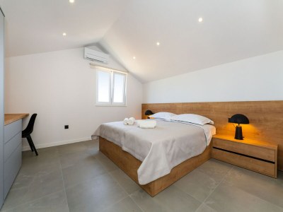 Holiday house Villa with Pool and Sauna in Galovac - Features photo 32