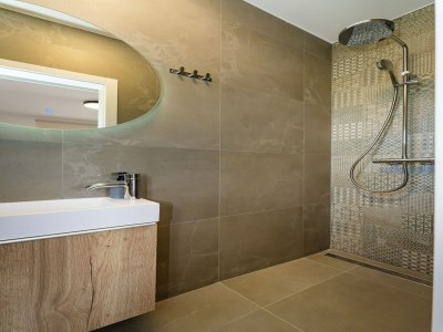 Holiday house Villa with Pool and Sauna in Galovac - Features photo 35