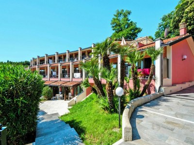 Holiday park Apartment in Manerba with barbecue - Outdoor photo 11