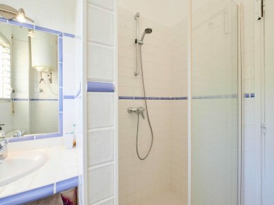 Apartment Beautiful apartment in Costa Brava - Features photo 3