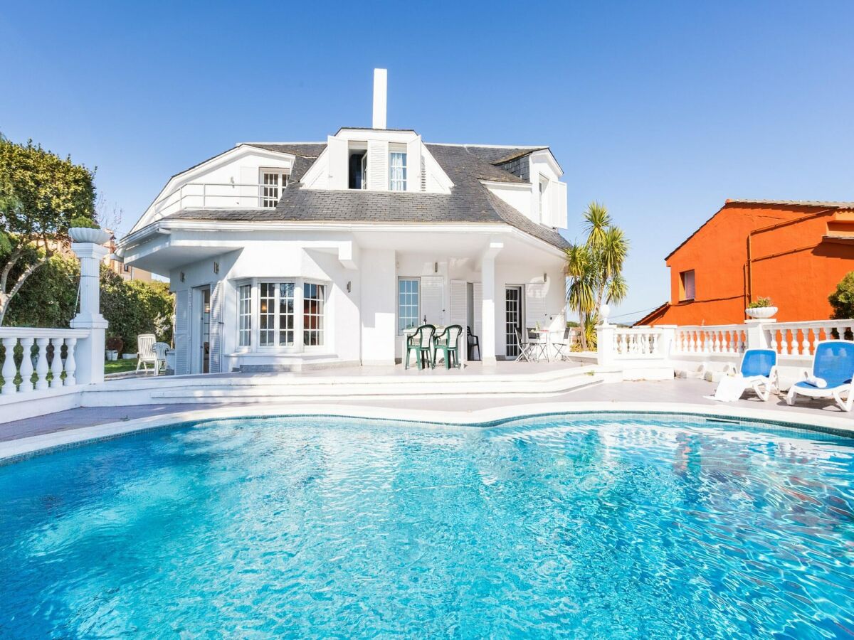 Villa Villa in Blanes with Pool and Sea Views - Outdoor photo 3