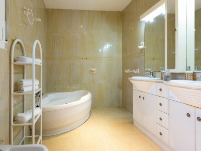 Villa Villa in Aiguaviva Park mit privatem Pool - Features photo 12