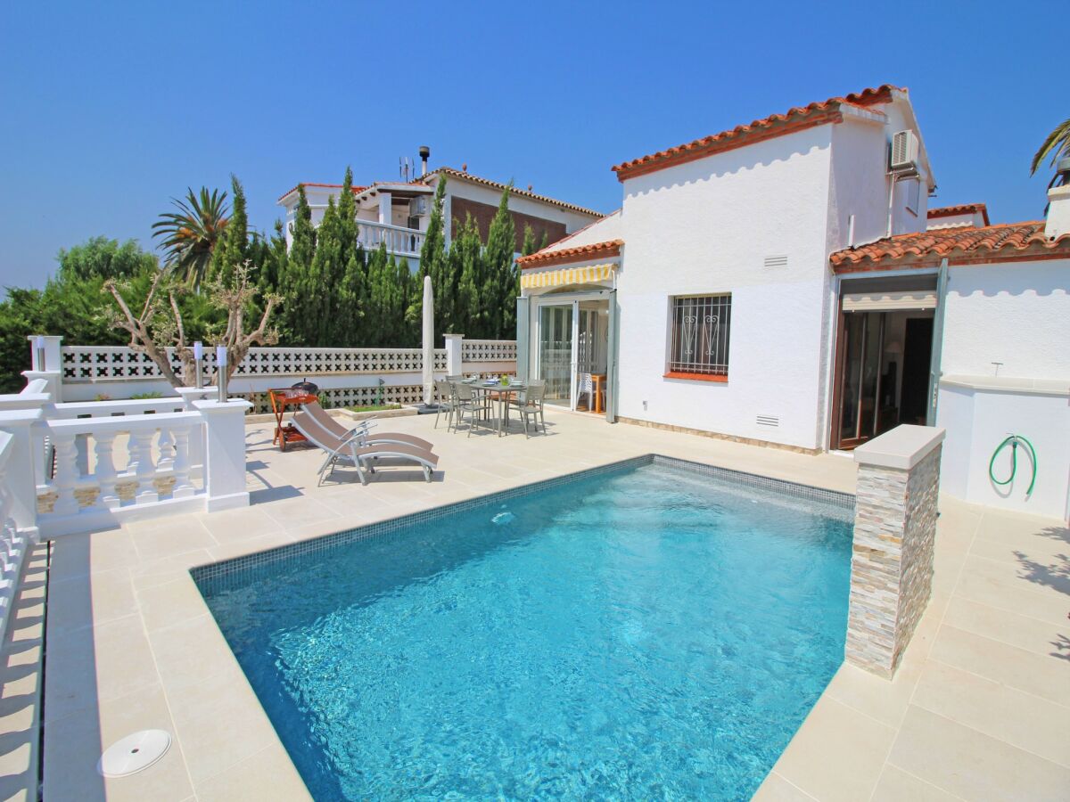 Villa Villa in Empuriabrava mit Pool