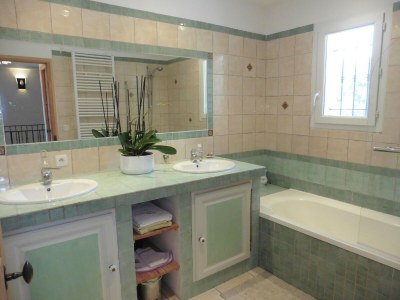 Holiday house Schönes, geräumiges Ferienhaus mit privatem Pool - Features photo 19