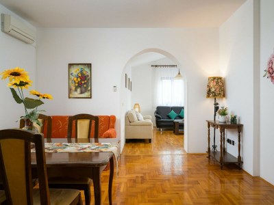 Apartment Graceful apartment with barbecue area - Features photo 13