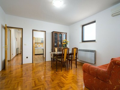 Apartment Graceful apartment with barbecue area - Features photo 20