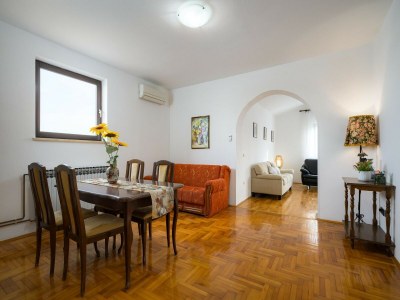 Apartment Graceful apartment with barbecue area - Features photo 27