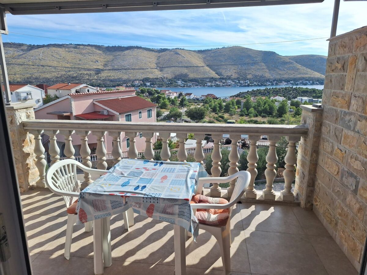 Apartment One bedroom apartment with terrace and sea view Grebaštica, Šibenik A-24934-c