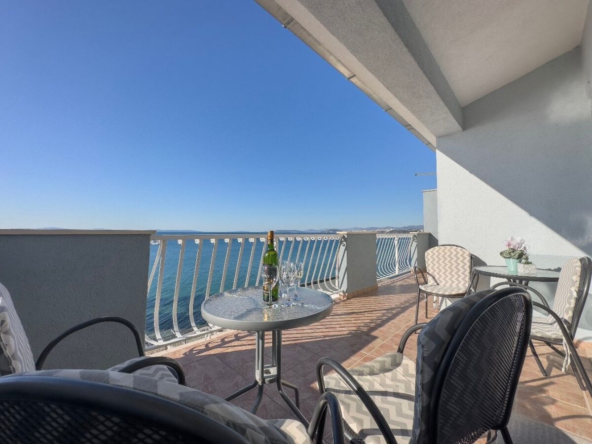 Apartment Two bedroom apartment near beach Podstrana, Split A-14993-b