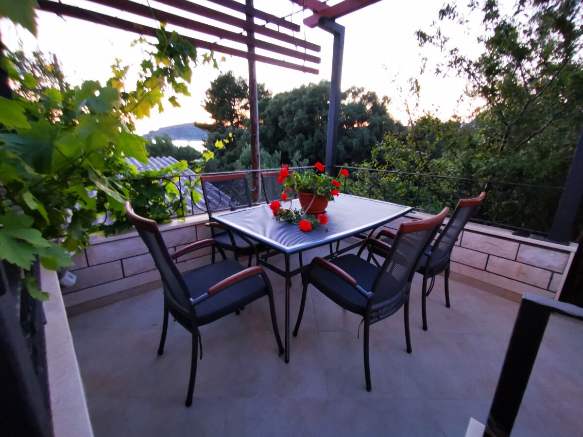 Apartment One bedroom apartment with terrace and sea view Drvenik Mali, Drvenik A-16787-c