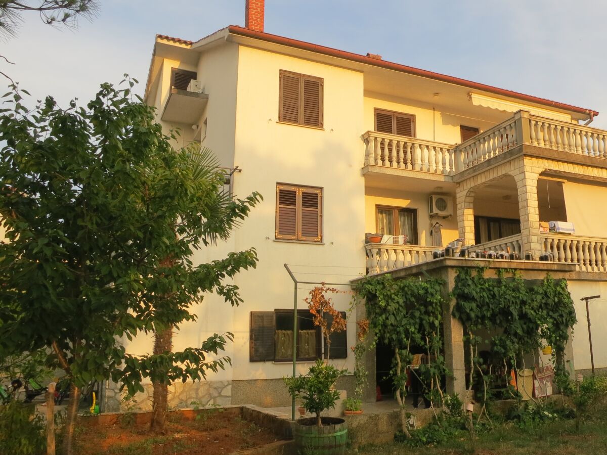 Apartment Two bedroom apartment with balcony Malinska, Krk A-19290-b