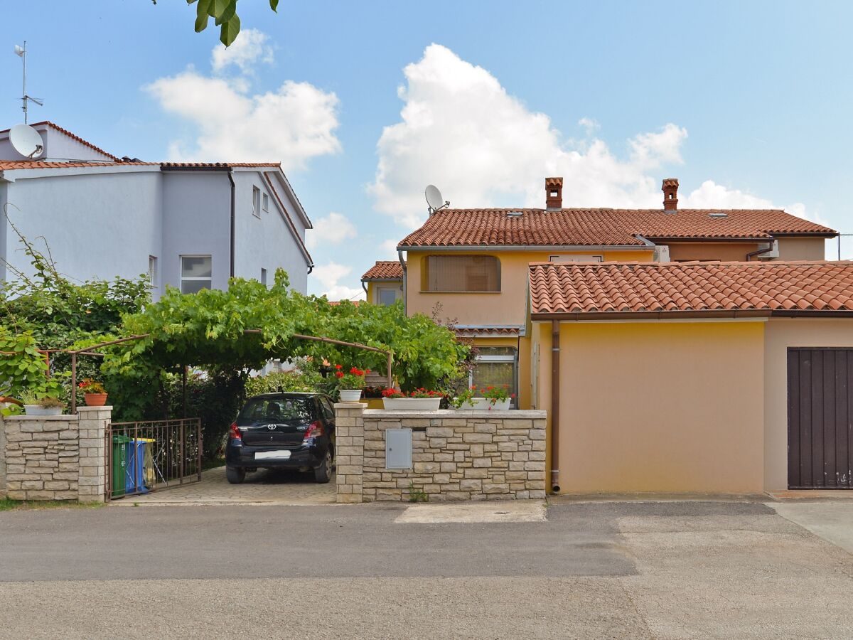 Apartment Three bedroom apartment with terrace Valbandon, Fažana A-19663-b - Outdoor photo 2