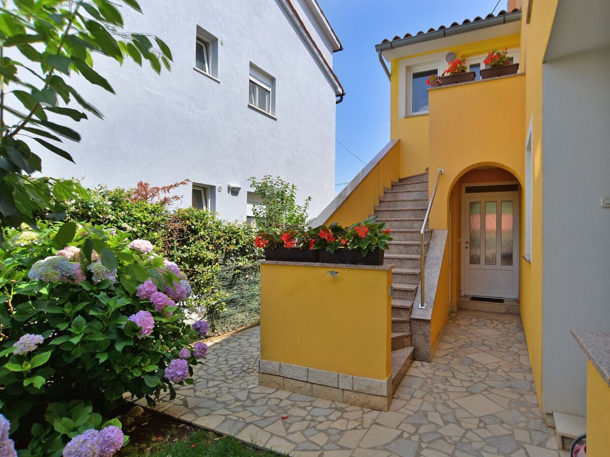 Apartment Three bedroom apartment with terrace Valbandon, Fažana A-19663-b - Outdoor photo 4