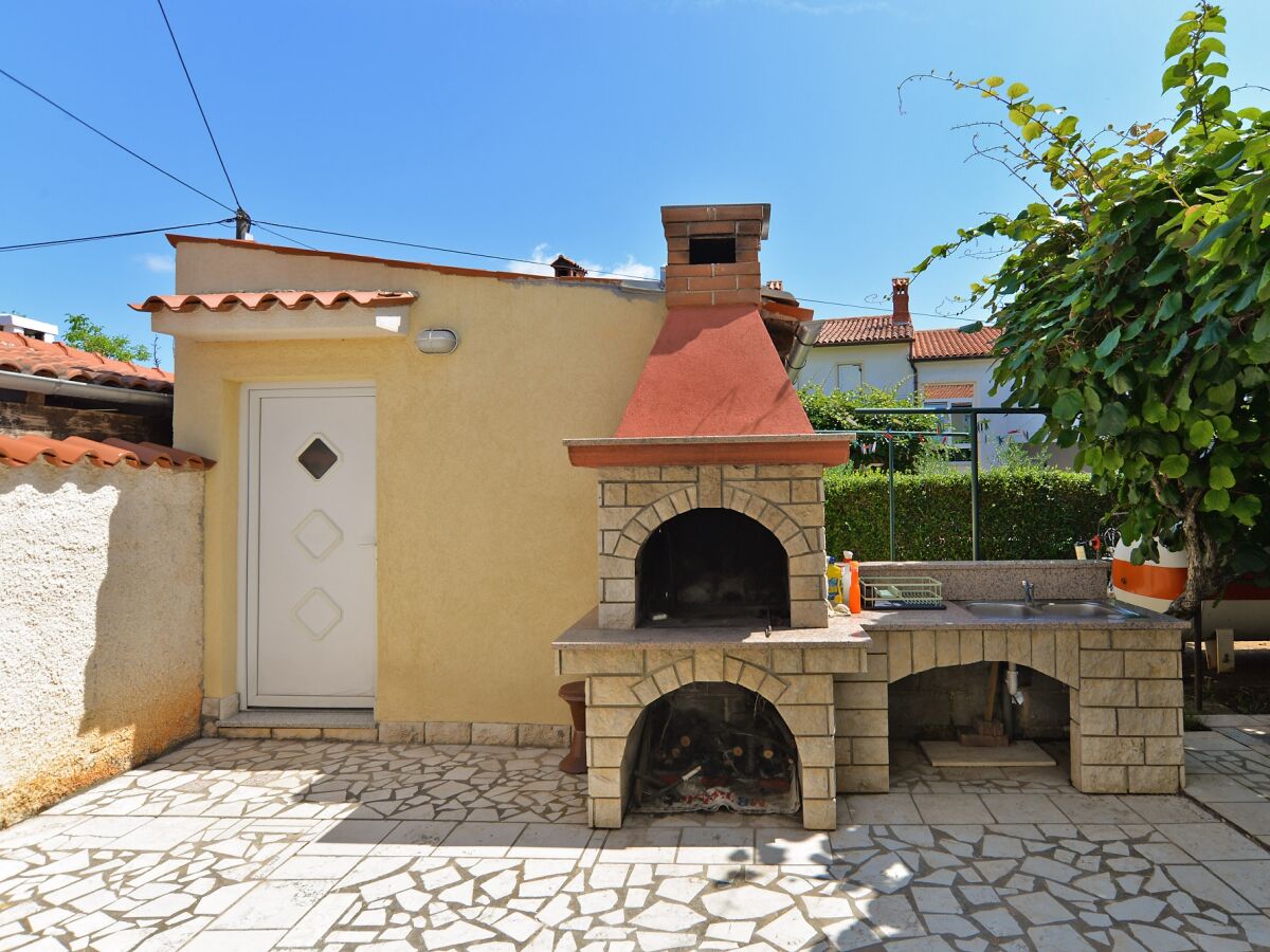 Apartment Three bedroom apartment with terrace Valbandon, Fažana A-19663-b - Outdoor photo 5