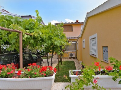 Apartment Three bedroom apartment with terrace Valbandon, Fažana A-19663-b - Outdoor photo 7