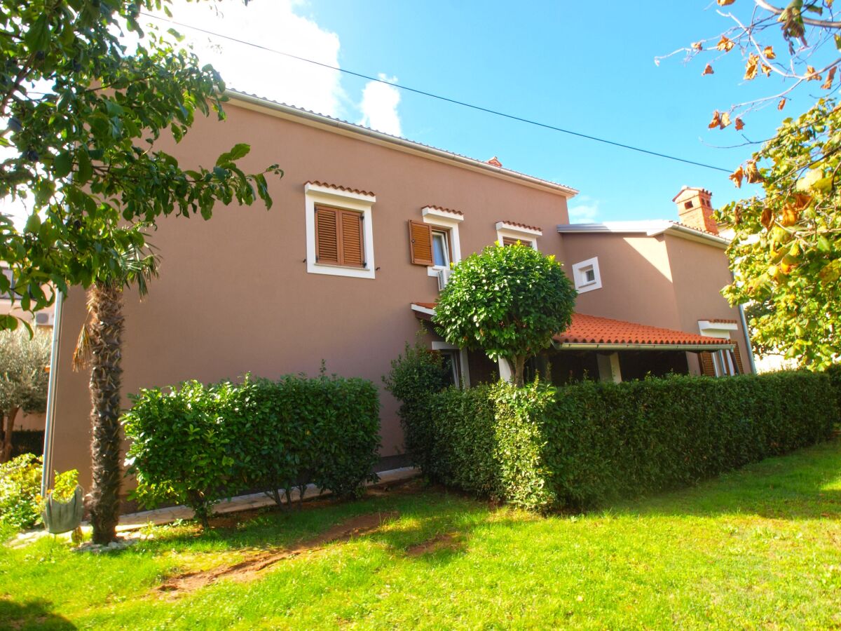 Apartment Two bedroom apartment with terrace Medulin A-19686-b - Outdoor photo 3